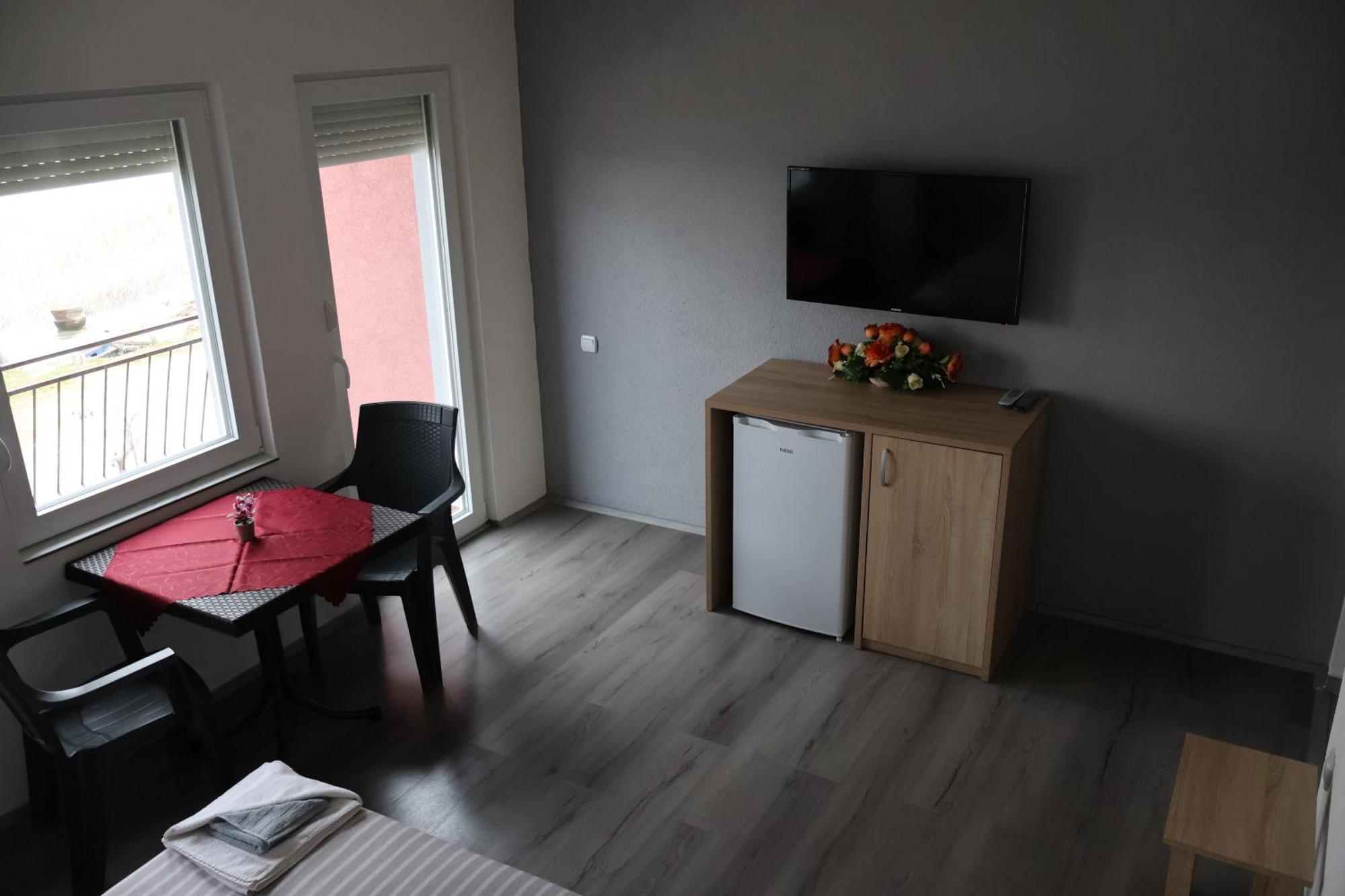 Ajkoski Apartments Peštani מראה חיצוני תמונה
