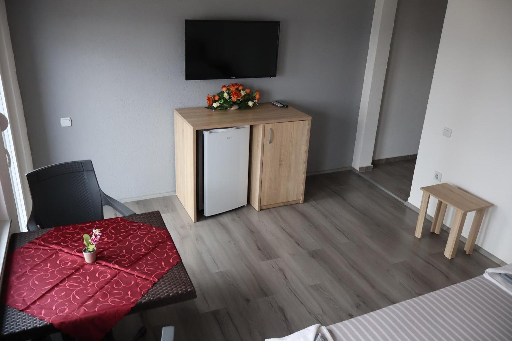 Ajkoski Apartments Peštani מראה חיצוני תמונה