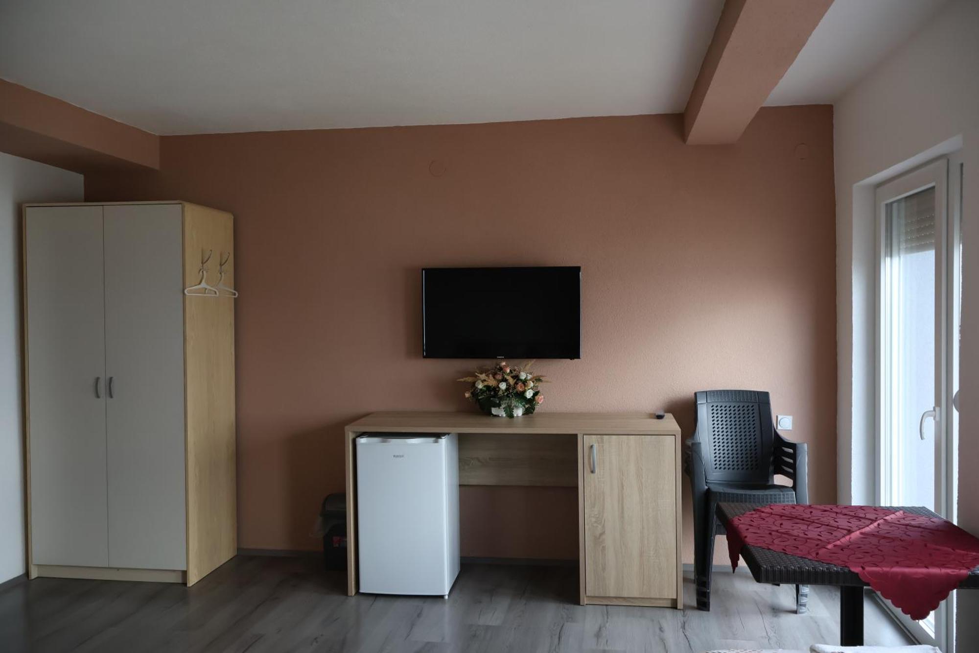 Ajkoski Apartments Peštani מראה חיצוני תמונה